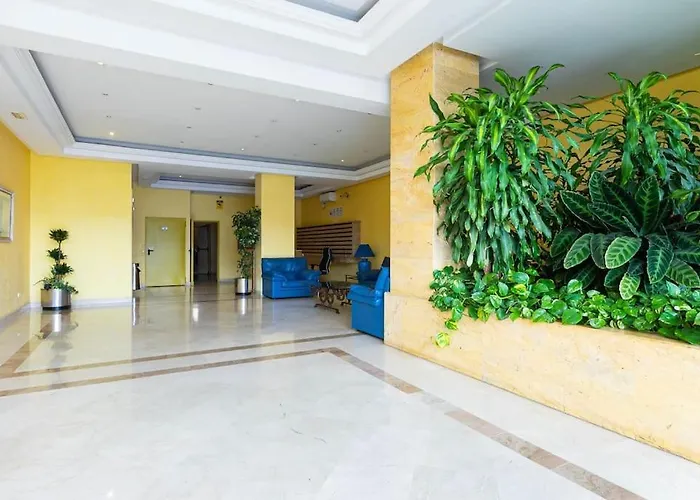 Luminous Apartment In Puerto Banus, Marbella