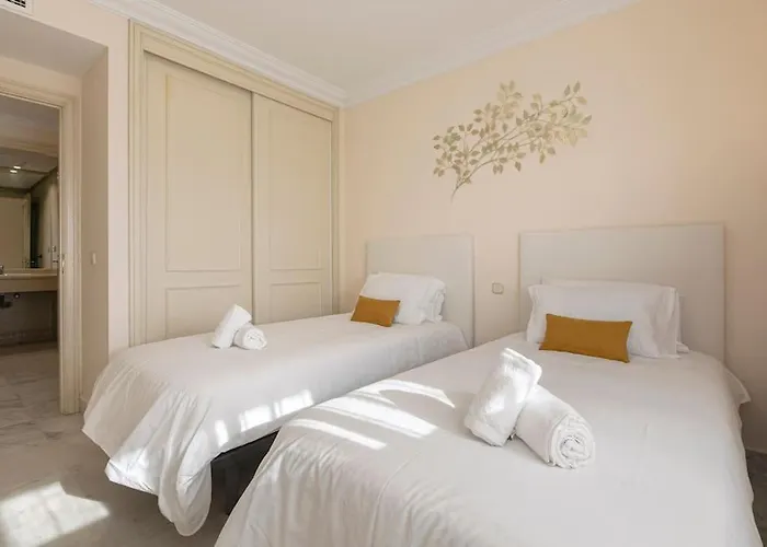 Luminous Apartment In Puerto Banus, Marbella