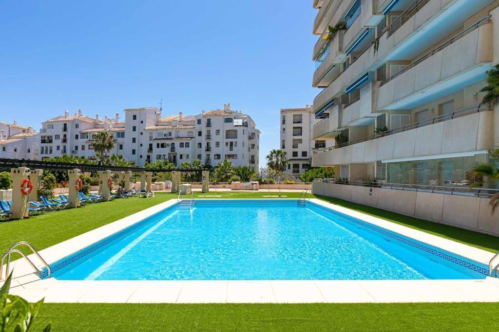 Luminous In Puerto Banus, Apartamento *