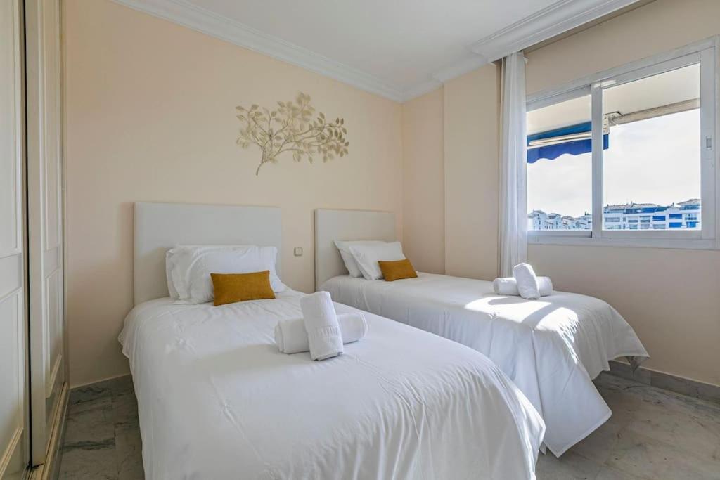 Luminous In Puerto Banus, Apartamento *